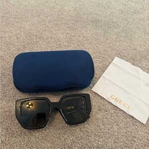 Gucci Black with green side detailing Sunglasses